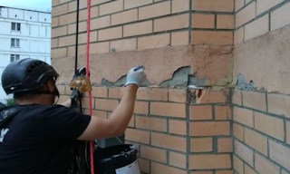 Обследование фасада здания в Кирове-Чепецке в октябре